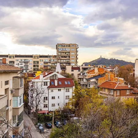 Top-floor Flat With Balcony By Flat Manаger Apartmán Plovdiv