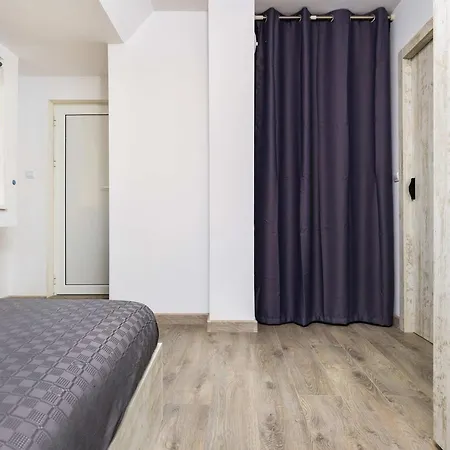 Top-floor Flat With Balcony By Flat Manаger Apartmán