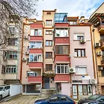 Apartament Top-floor Flat With Balcony By Flat Manаger