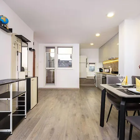 Top-floor Flat With Balcony By Flat Manаger Apartment Plovdiv