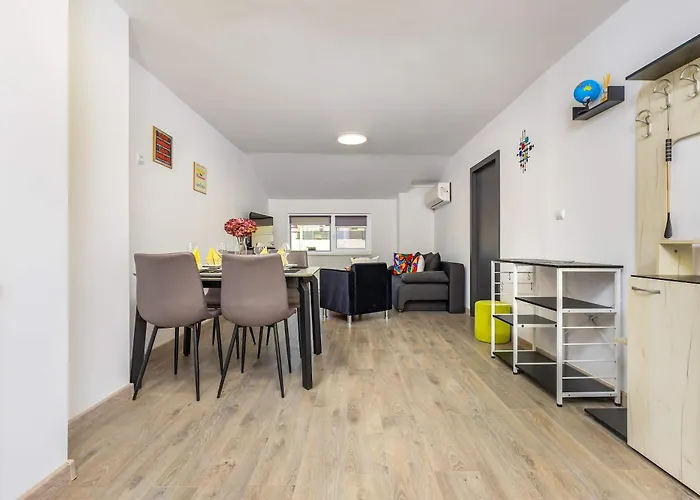 Apartment Top-floor Flat With Balcony By Flat Manаger