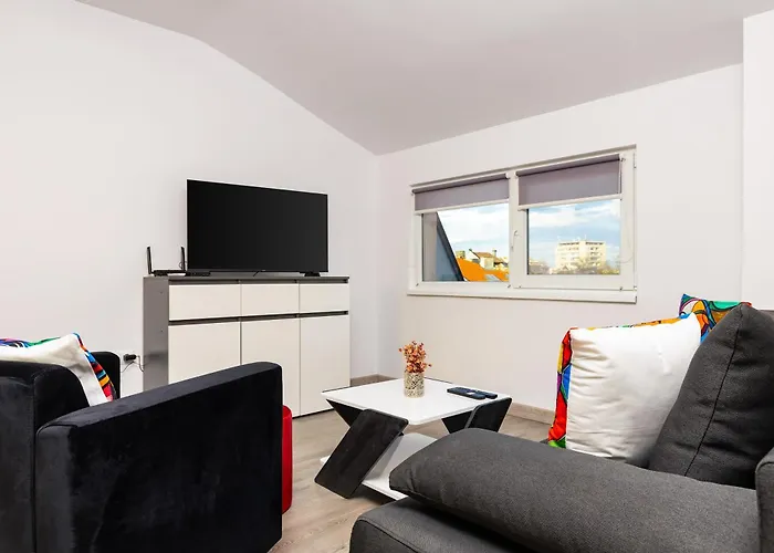 Top-floor Flat With Balcony By Flat Manаger Apartment *