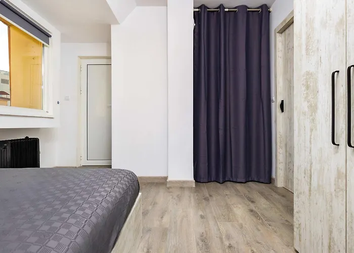 Top-floor Flat With Balcony By Flat Manаger Apartment